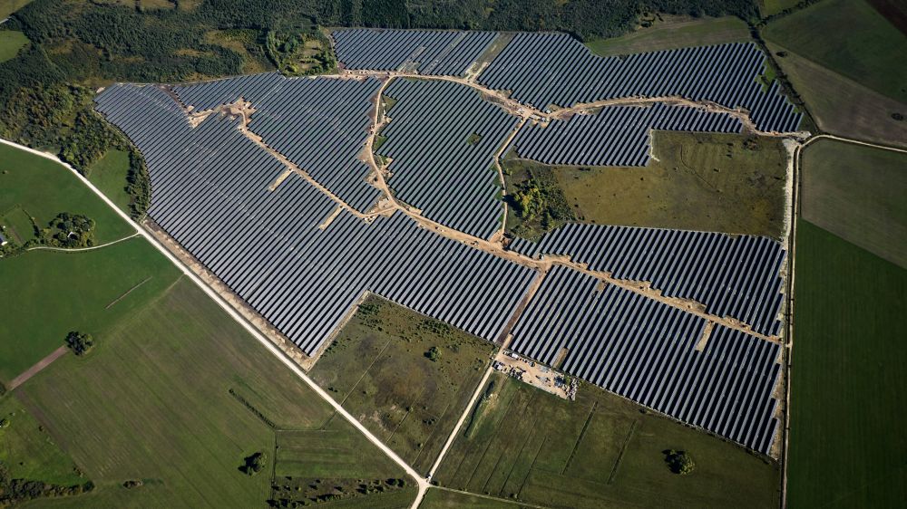 Estonia unveils 1.1 GWh heat storage and 250 MWh battery retrofit as 800 MWh project prepares to break ground