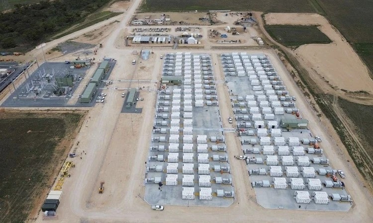 Bateria Summerfield de 960 MWh entra em comissionamento na Austrália